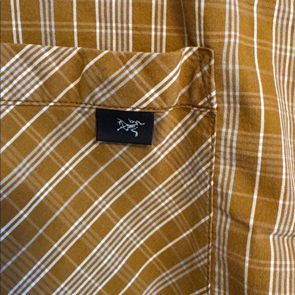 Arc’teryx. men’s size large Madris style plaid short sleeved button up shirt - Picture 3 of 4